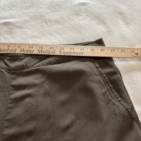 Old Navy Olive Green High Rise Plays Shorts Pockets Elastic Waist SzXL Viscose - Picture 4 of 8